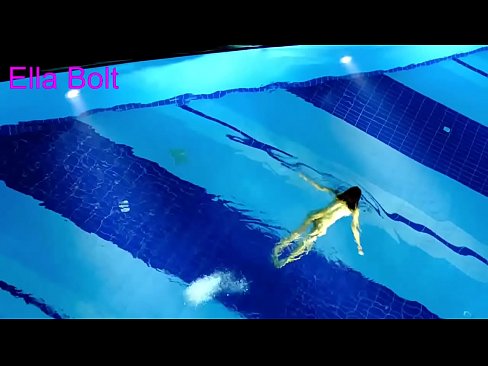 ❤️ म हेर्न रोक्न सक्दिन, जवान गोरा ELLA BOLT रिसोर्ट पूलमा नग्न पौडी खेल्दै समातियो ❤  सेक्स  ❌️❤